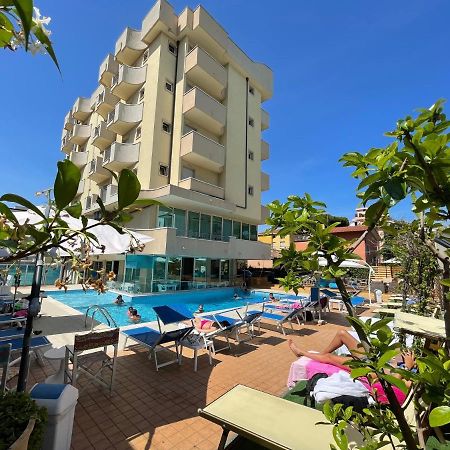 Hotel Apogeo - Breakfast Experience Rimini Bagian luar foto
