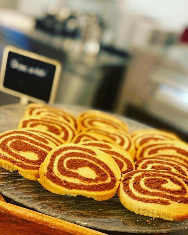 Hotel Apogeo - Breakfast Experience Rimini Bagian luar foto
