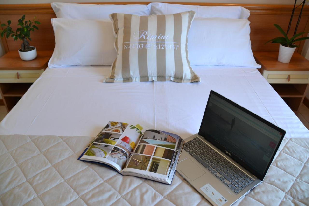 Hotel Apogeo - Breakfast Experience Rimini Bagian luar foto