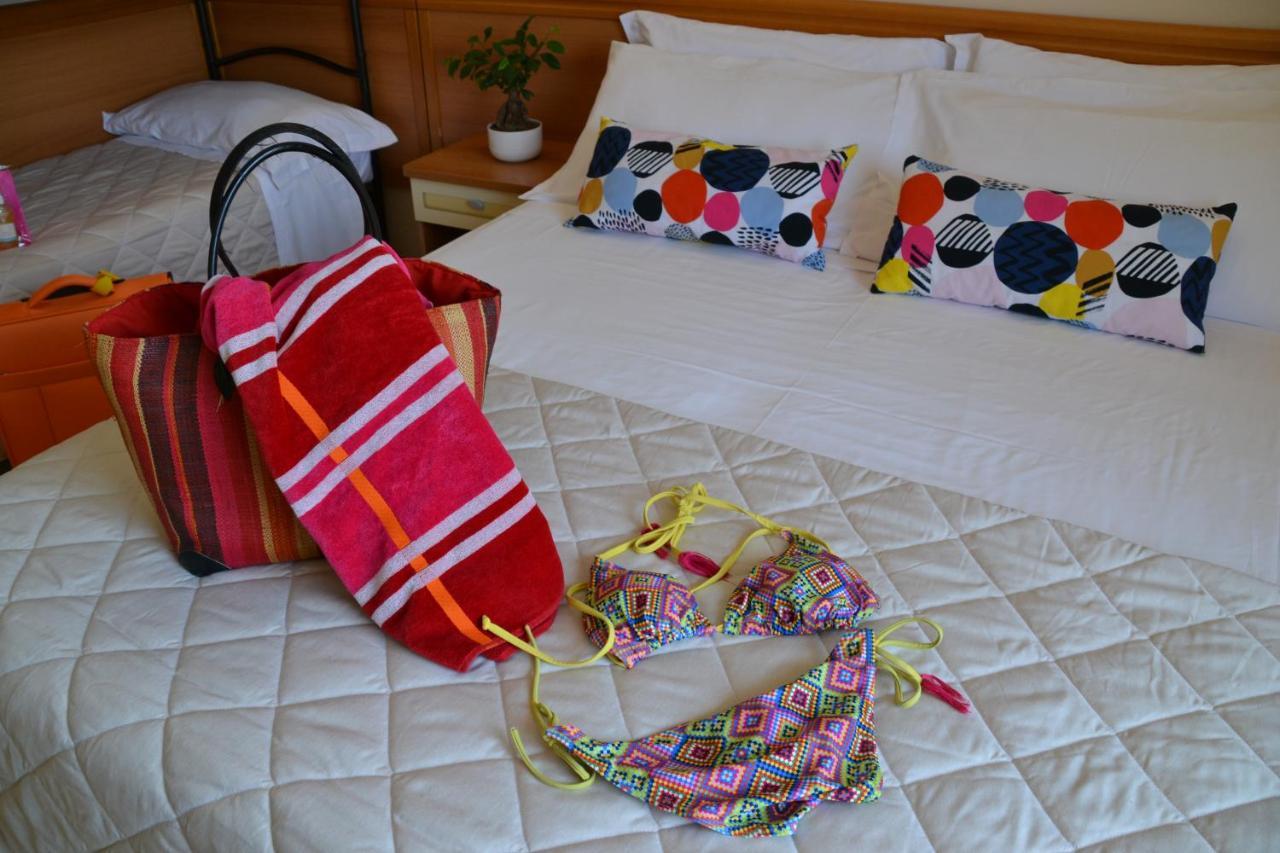 Hotel Apogeo - Breakfast Experience Rimini Bagian luar foto