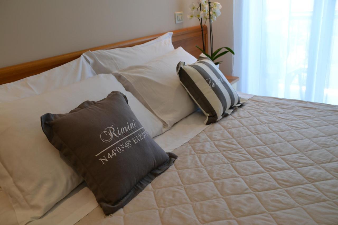 Hotel Apogeo - Breakfast Experience Rimini Bagian luar foto