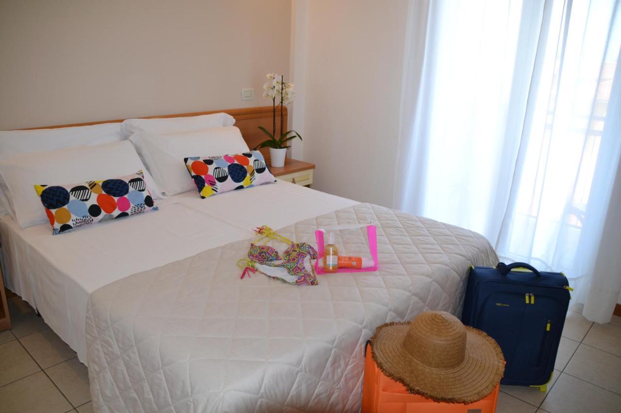 Hotel Apogeo - Breakfast Experience Rimini Bagian luar foto