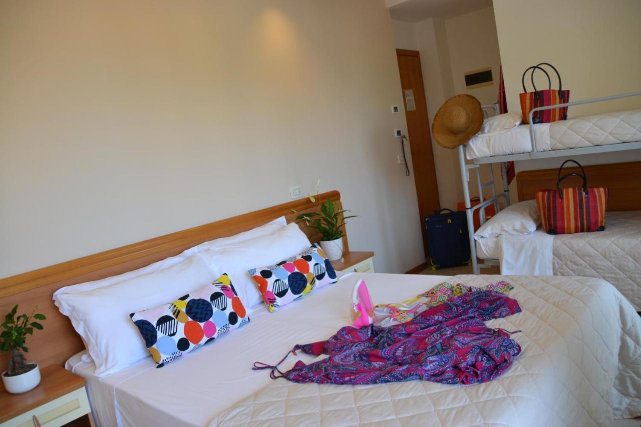 Hotel Apogeo - Breakfast Experience Rimini Bagian luar foto