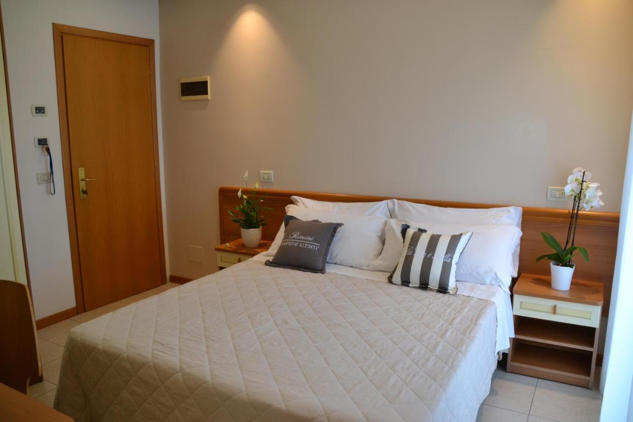 Hotel Apogeo - Breakfast Experience Rimini Bagian luar foto