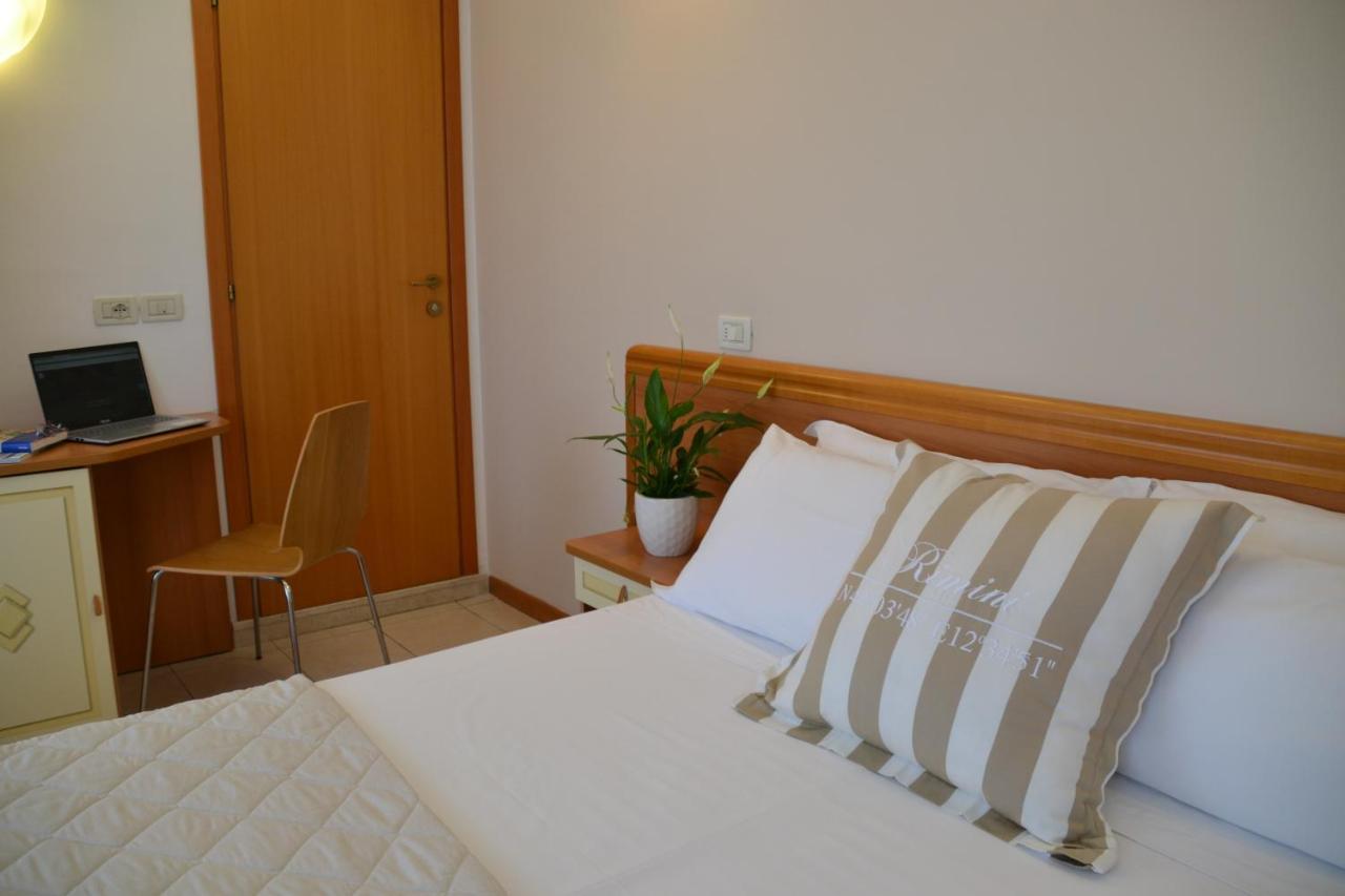 Hotel Apogeo - Breakfast Experience Rimini Bagian luar foto