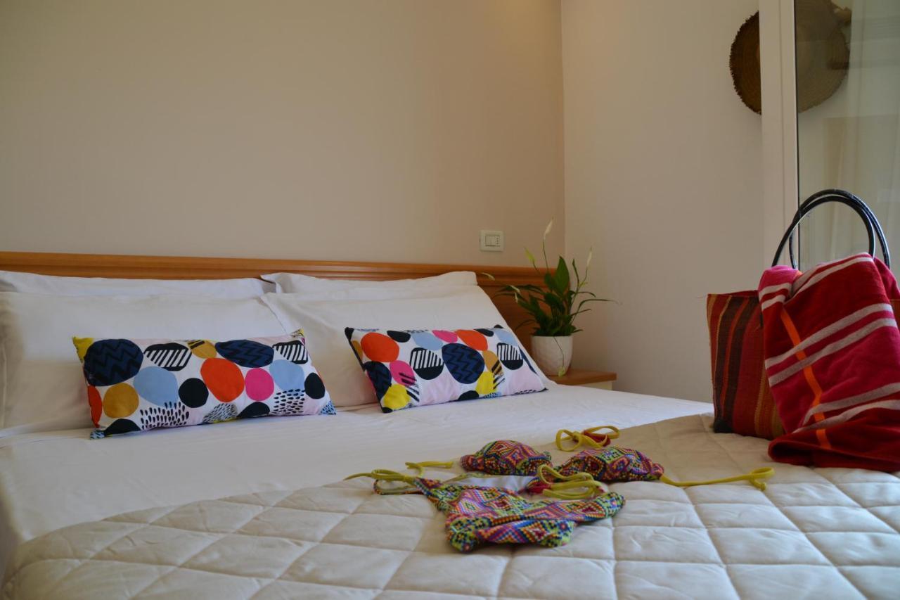 Hotel Apogeo - Breakfast Experience Rimini Bagian luar foto