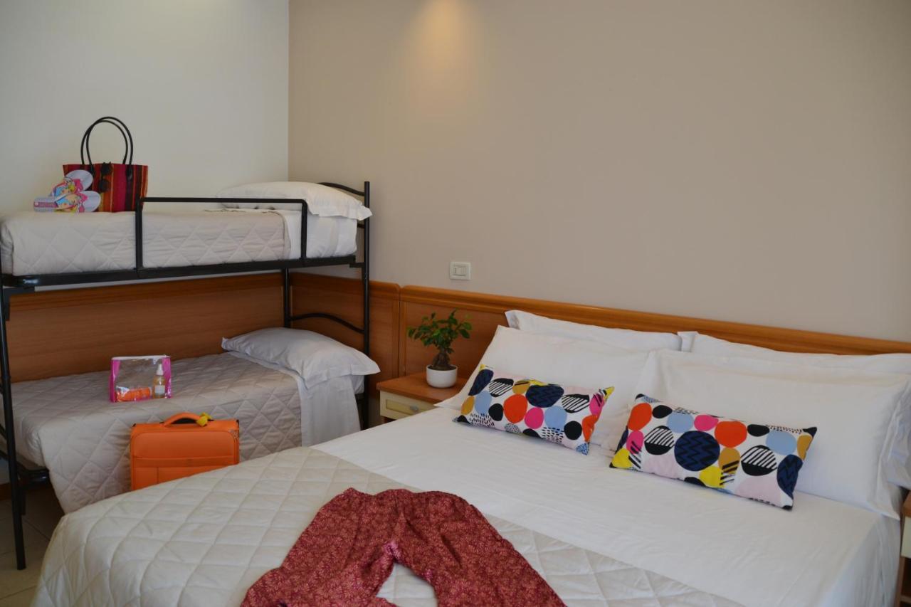 Hotel Apogeo - Breakfast Experience Rimini Bagian luar foto