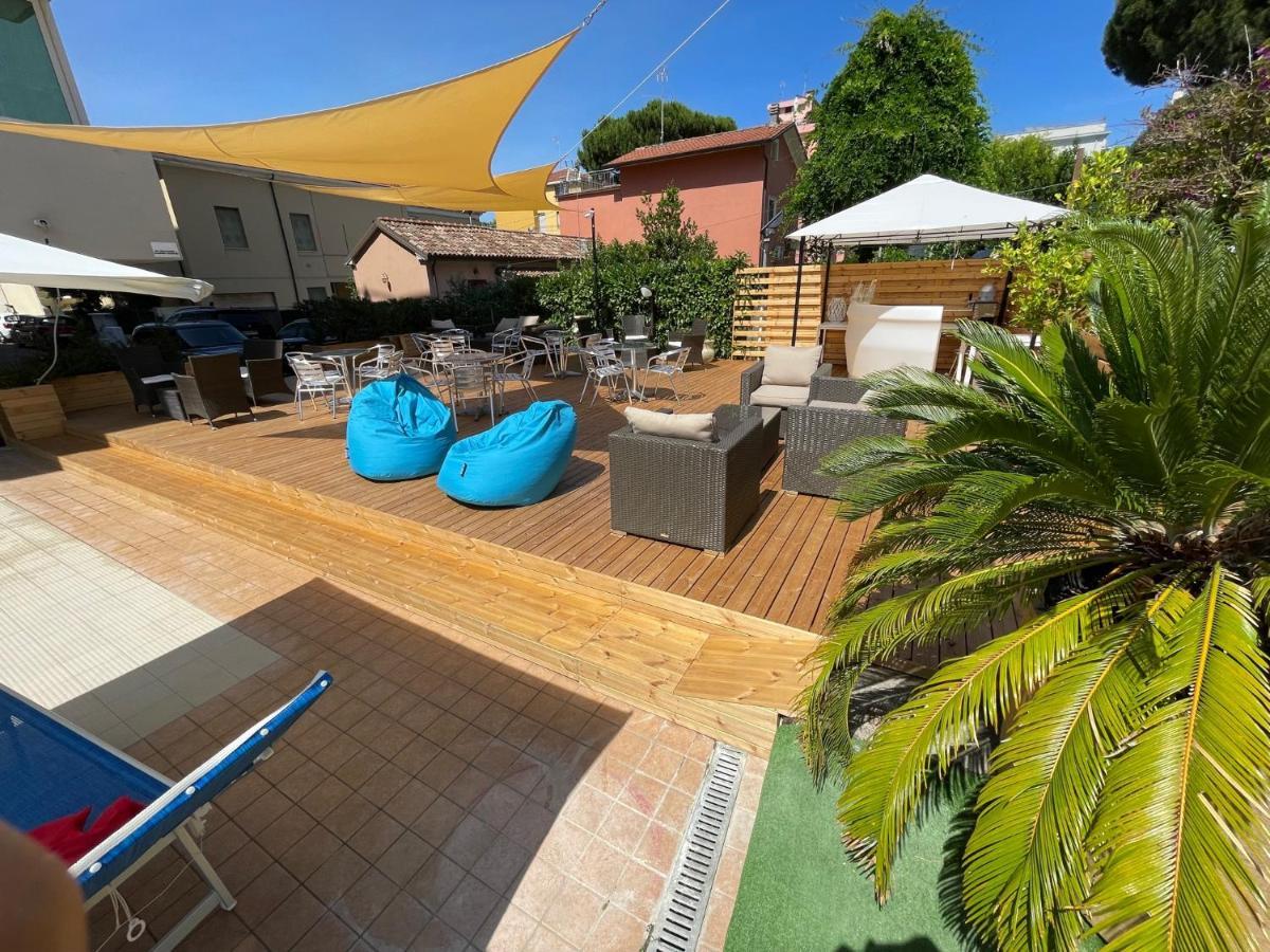 Hotel Apogeo - Breakfast Experience Rimini Bagian luar foto