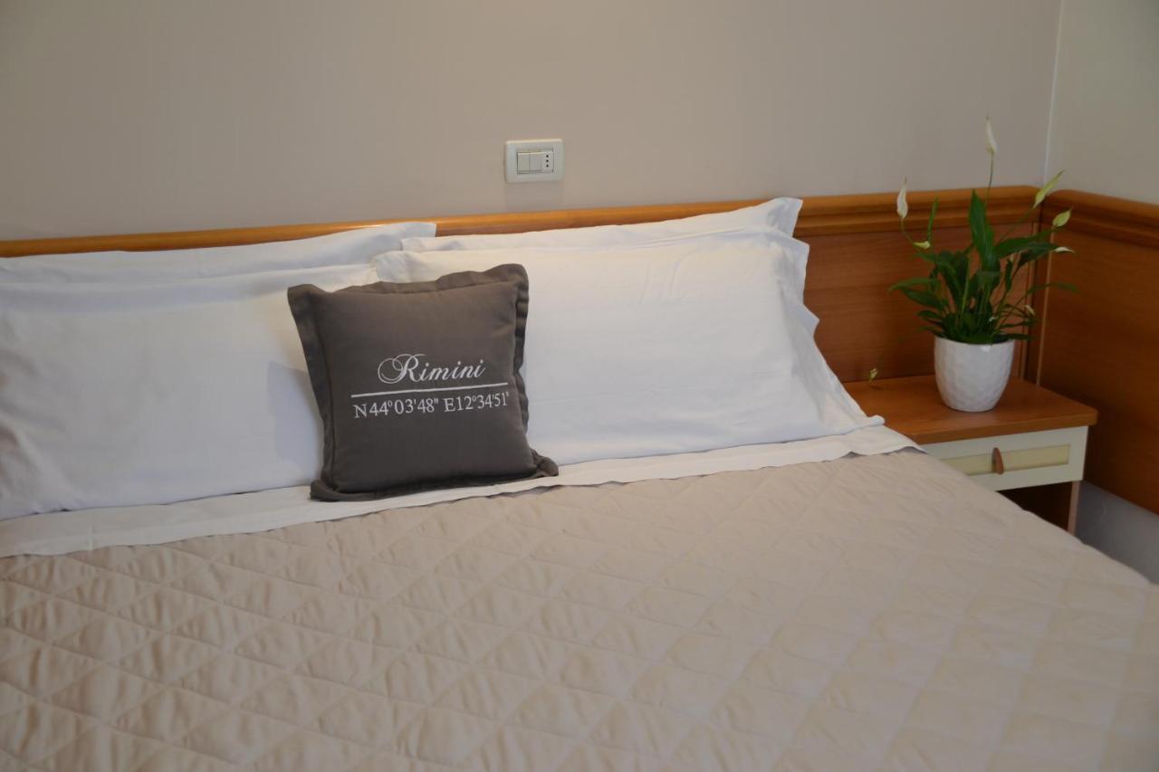 Hotel Apogeo - Breakfast Experience Rimini Bagian luar foto