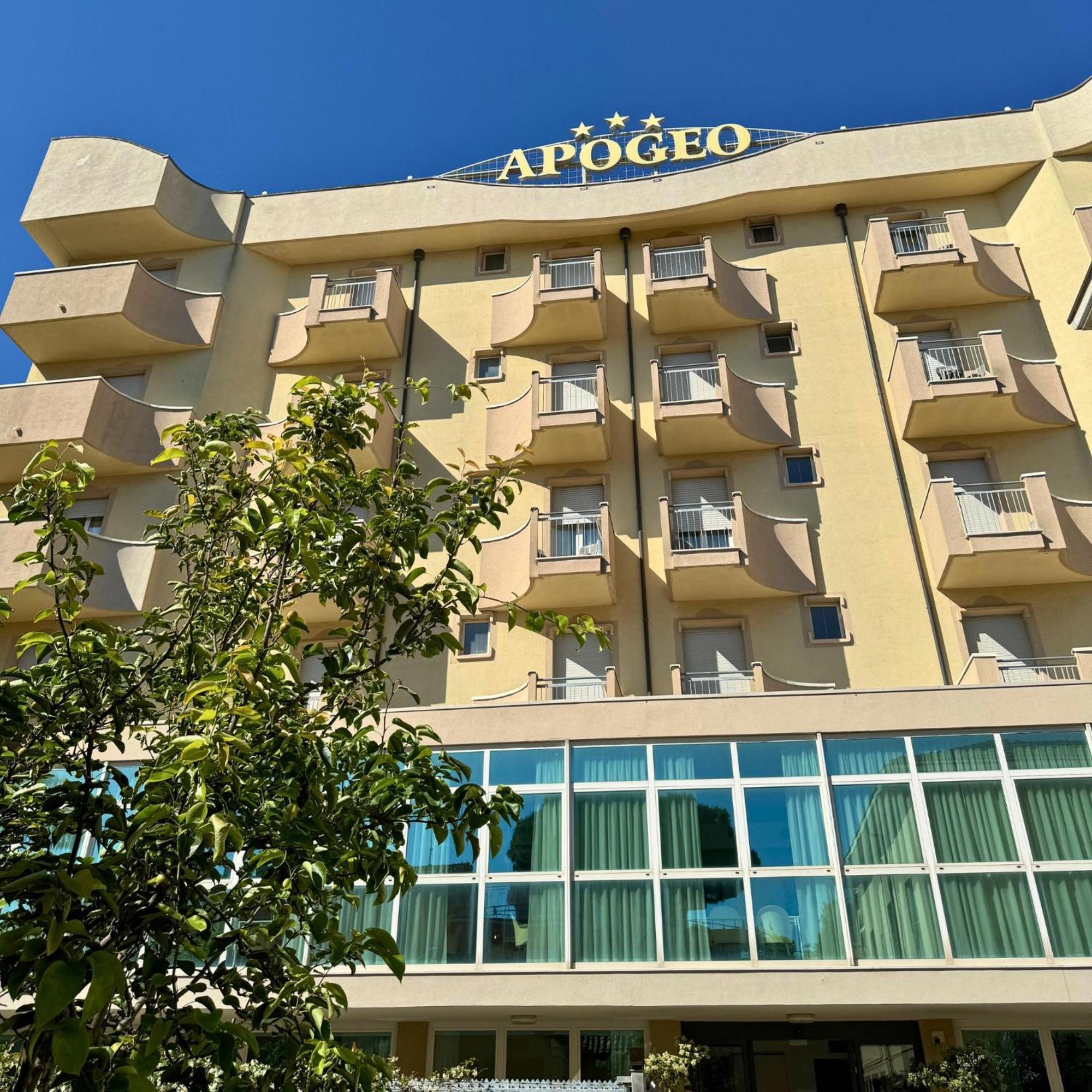 Hotel Apogeo - Breakfast Experience Rimini Bagian luar foto
